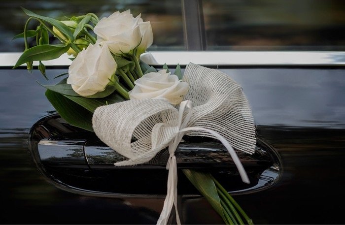 How to Choose the Right Transportation for Your Wedding